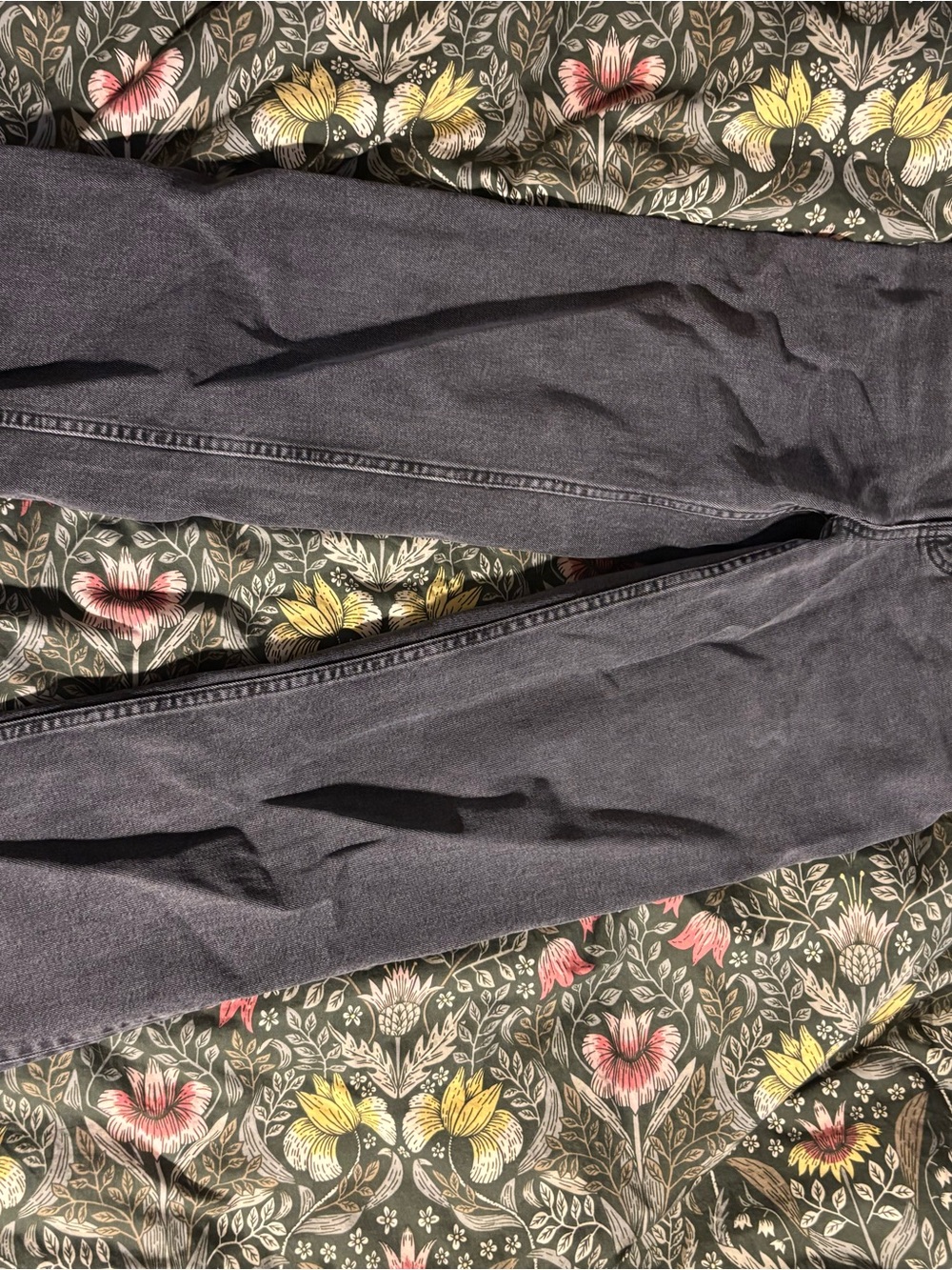 Everlane High-Rise Slim Jeans in Dark Gray